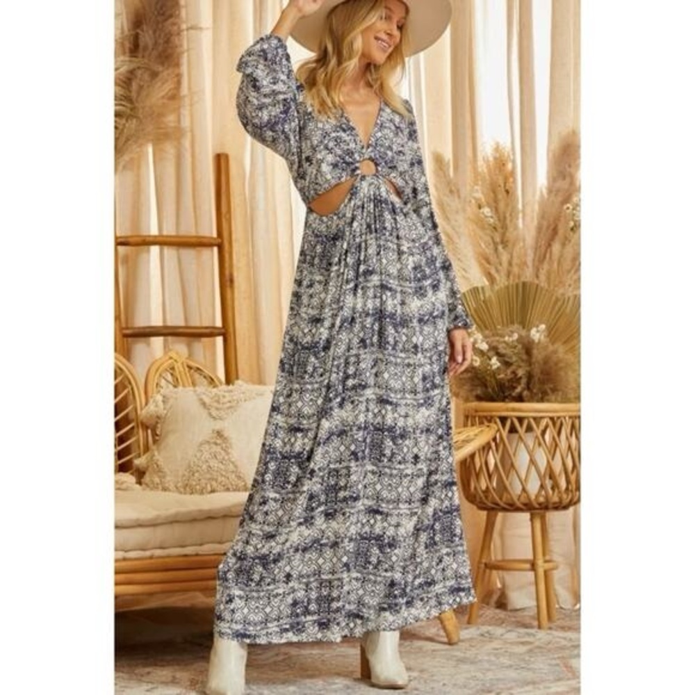 Savanna Jane cut out maxi Navy and White Long Sleeve Dress M